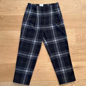 Wilfred - Chambery Check Wool Crop Pants in Gray & Black